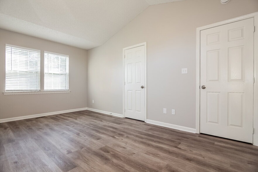 Building Photo - 1614 Royal Tree Ct