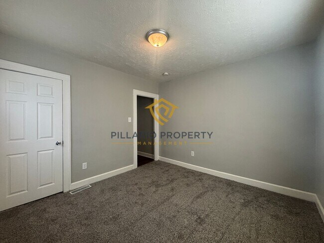 Building Photo - Renovated 3 Bedroom 2 Bathroom in Brookside Park available now!