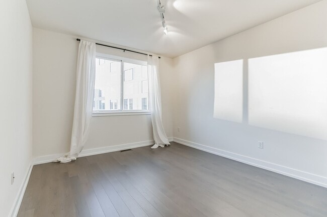 Building Photo - Stunning Carriage Home in the King of Prussia Town Center