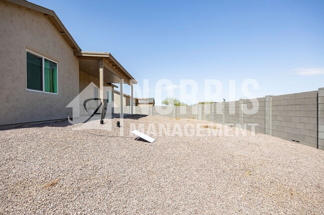 Building Photo - Beautiful Upgraded Home with Furnishings i...