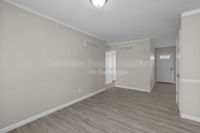 Building Photo - 10432 Royal Dr