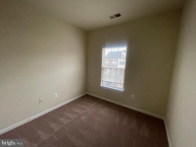 Building Photo - 24693 Kings Canyon Square