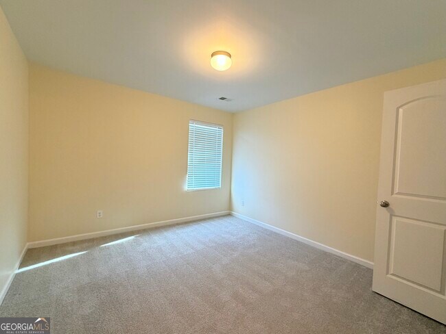 Building Photo - 18 Everett Cir SE