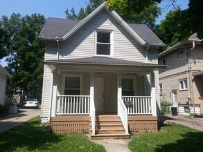 Building Photo - 132 Shepard St