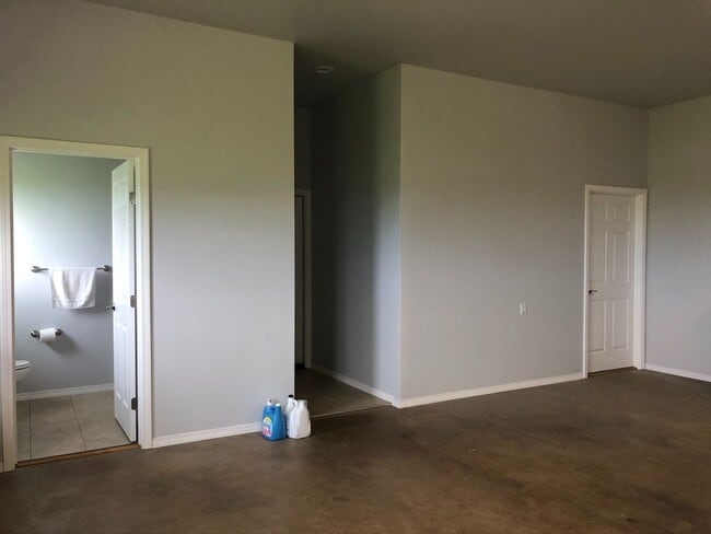 Building Photo - Gorgeous Ocean View Home. Unfurnished 1 Bed, 2 Ba, w/ 2-Car Garage on 1.145 acres
