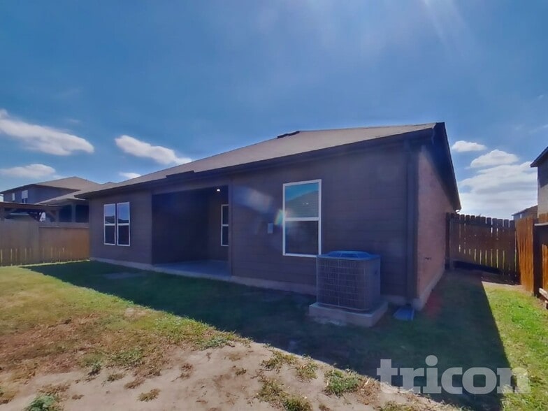 Building Photo - 210 Posey Pass