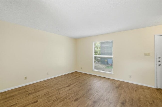Building Photo - 2319 Greenfield Pkwy