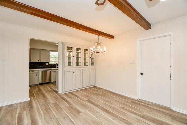 Building Photo - 162 Bluebonnet St