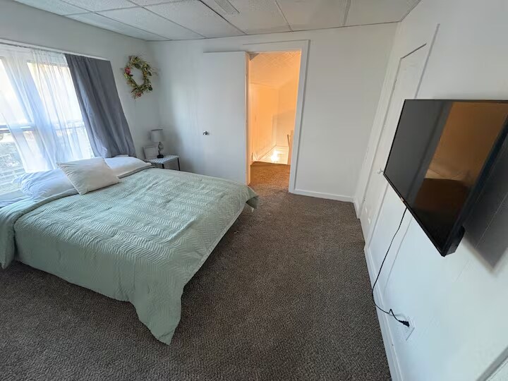 Building Photo - 1016 NE Quincy St