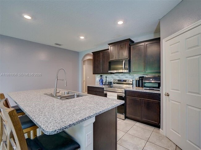 Building Photo - 808 Old Country Rd S E