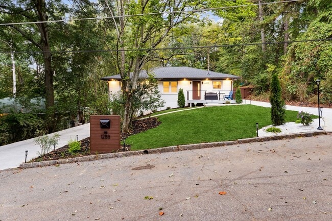 Building Photo - NEW! Fully Furnished Atlanta Oasis - Upsca...