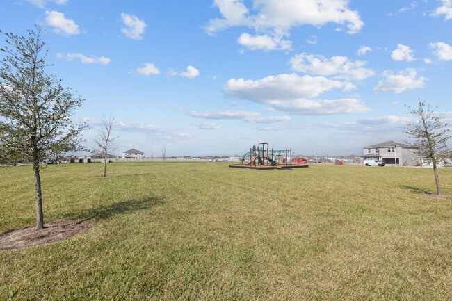 Building Photo - "Spacious 5-Bedroom Retreat with 3 Full Baths in Epperson Lagoon Wesley Chapel – 2,601 Sq. Ft. of...