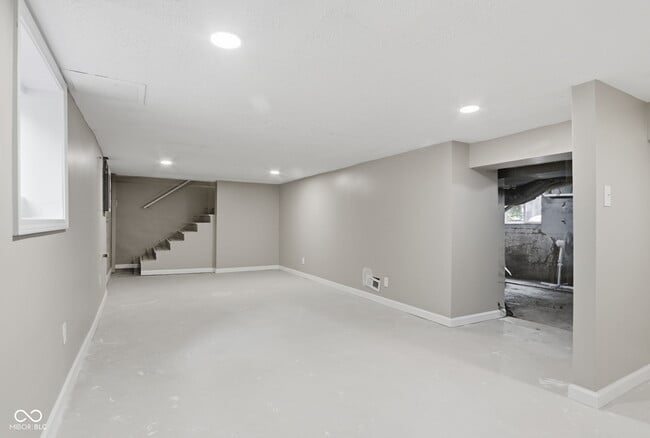 Building Photo - 3136 E Edgewood Ave