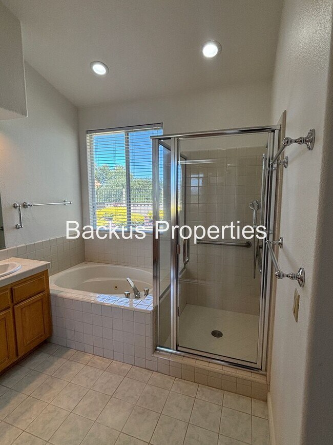 Building Photo - Wonderful corner three bedroom home at Las Palmas II