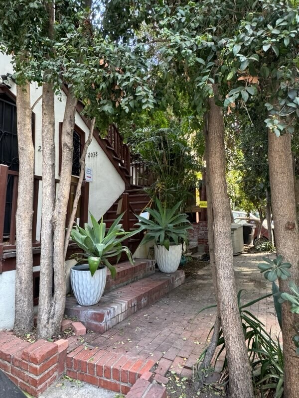 Building Photo - 2038 N Las Palmas Ave