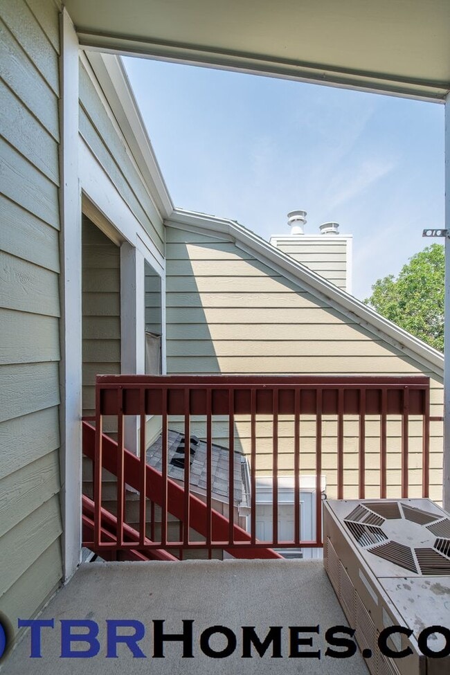 Building Photo - 920 S Dawson Way