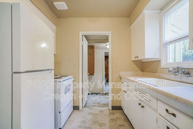 Building Photo - 4007 SW Comus St