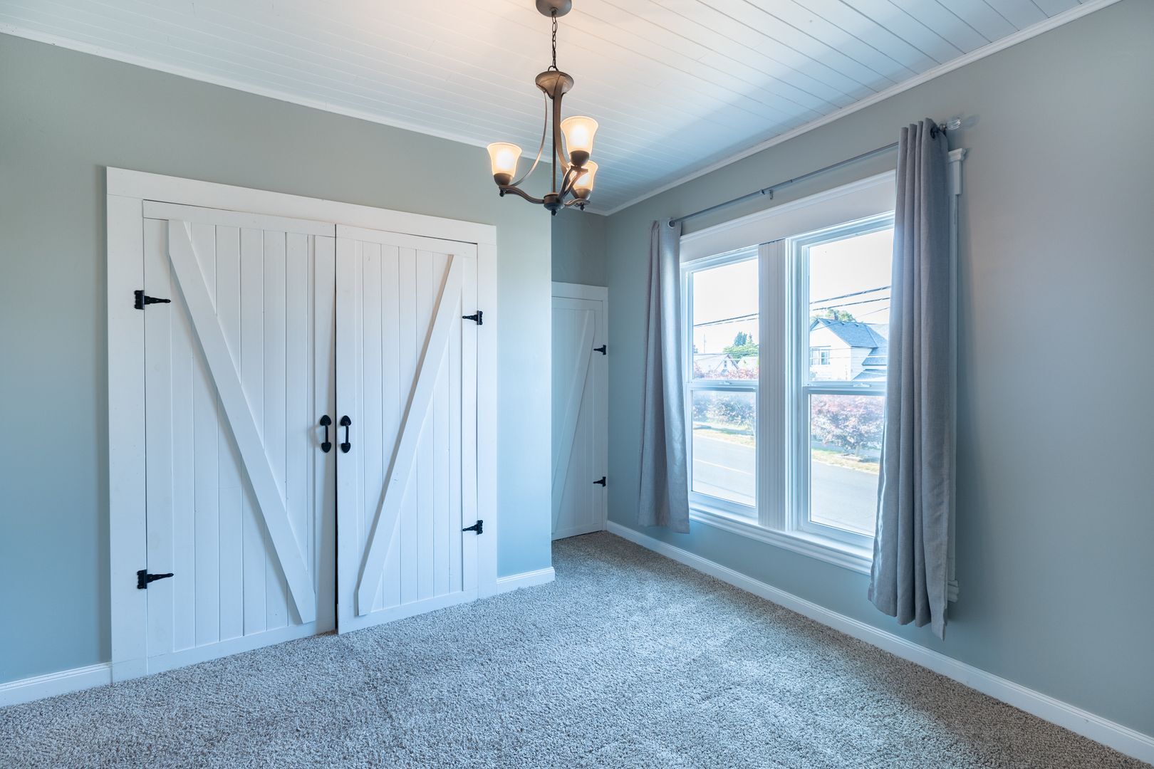 Building Photo - Cute Downtown 2 Bedroom House with Garage & Fenced Yard - Dogs Welcome