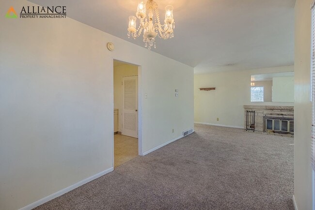 Building Photo - Cute Home Near Anneberg Park!