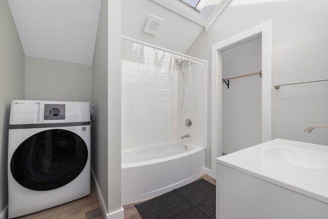 Building Photo - 115 Beechnut St