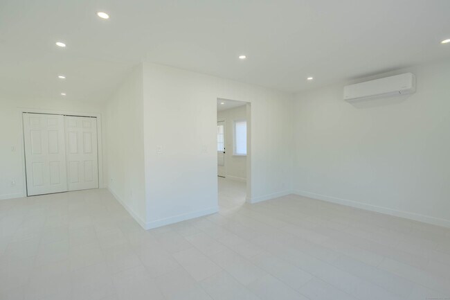 Building Photo - 56 Leonard St