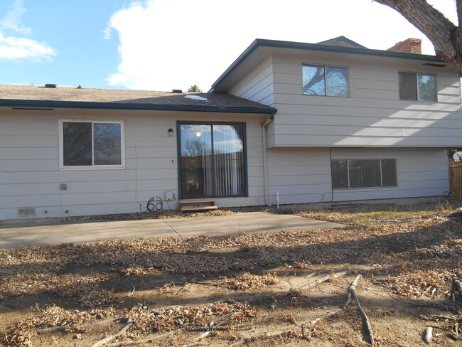 Building Photo - Three Bedroom Tri-Level Home in Garden Ranch