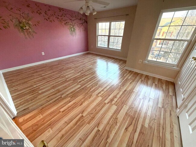 Building Photo - 540 Bridgeport Pl