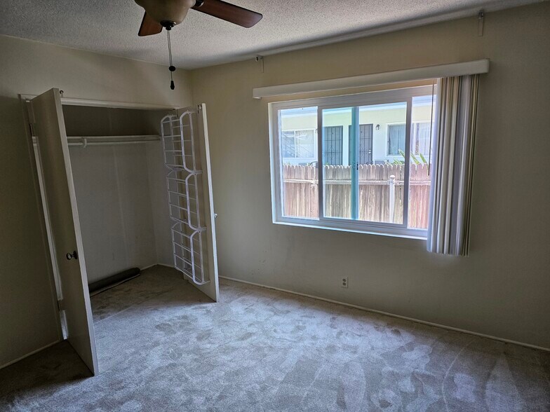 Building Photo - 1330 W Valencia Dr