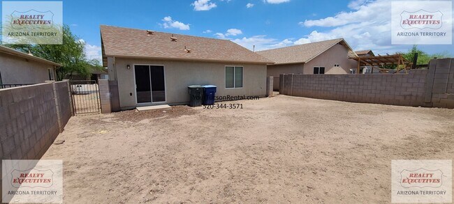 Building Photo - Valencia Rd & Headley Rd 3/2 - Coming Soon - All tile floors and updated kitchen