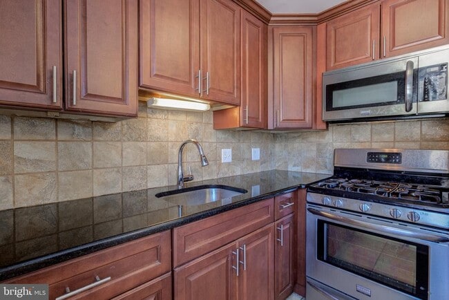 Building Photo - 5448 Hermit Terrace