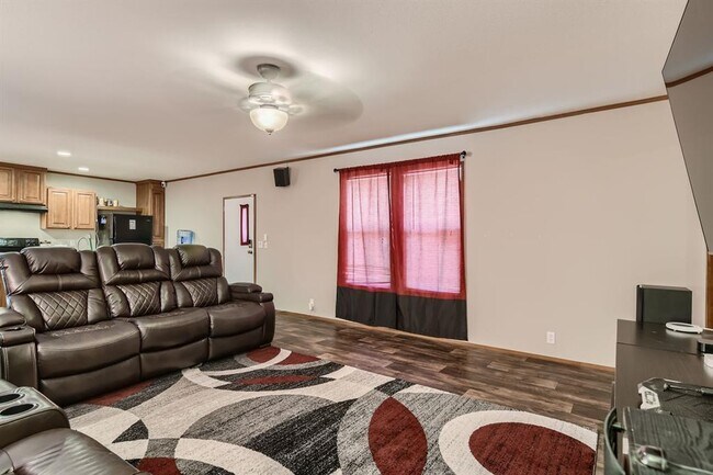 Building Photo - 517 Crossroads Dr