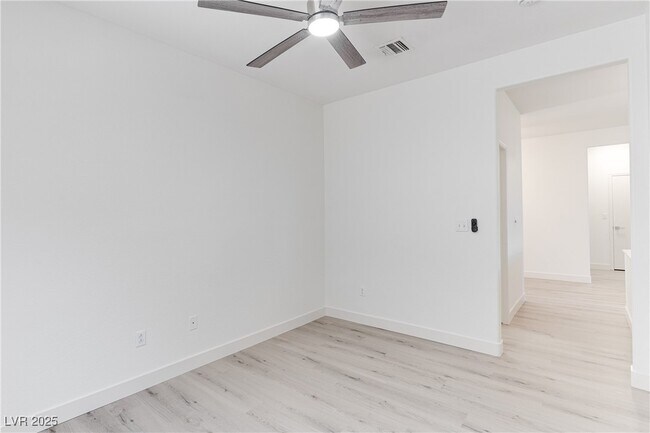 Building Photo - 2084 Tiger Links Dr
