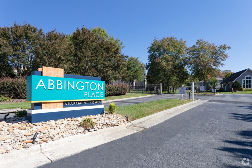 Abbington Place Apartment Homes 1521 Bridford Pky Greensboro NC 27407