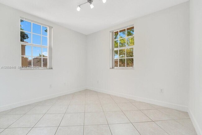 Building Photo - 480 SW 147th Ave