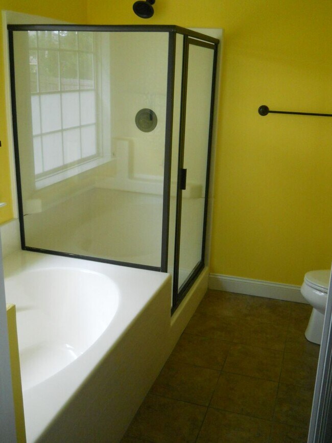 Building Photo - Glen Laurel S/D