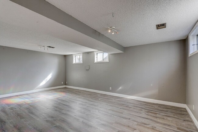 Building Photo - 3bd 2.5 bath Townhome for Rent, also on market for sale