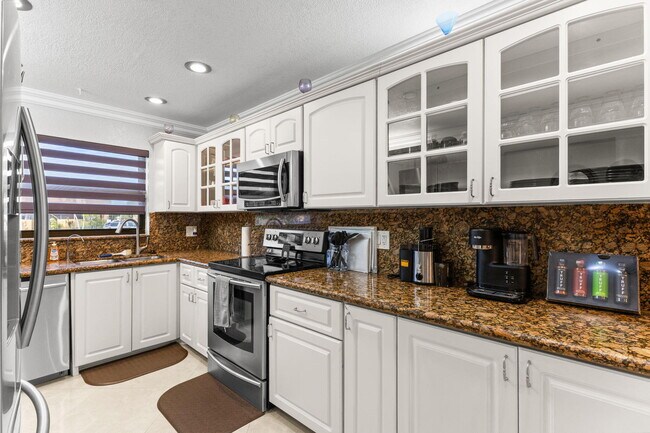 Building Photo - 9119 Limetree Ln