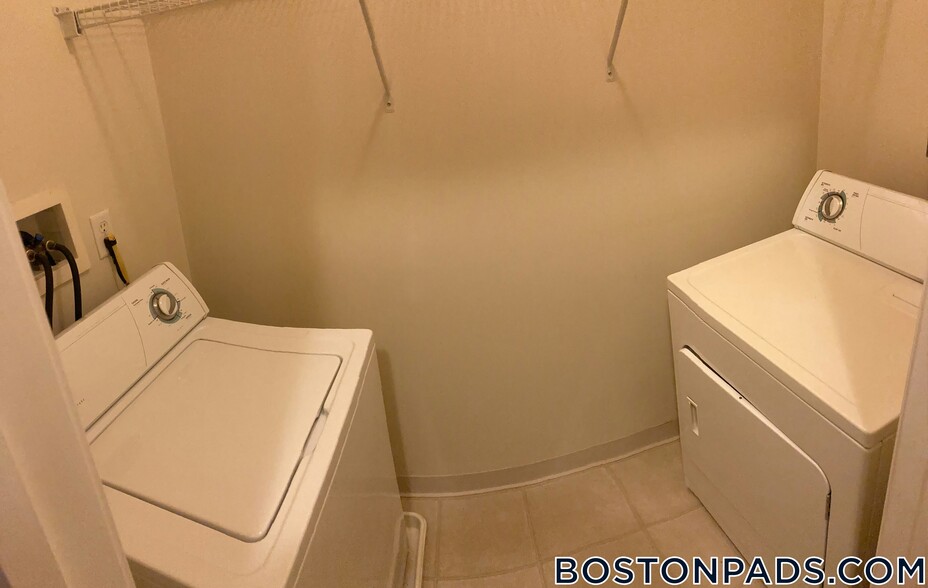 Building Photo - 311 Lowell St