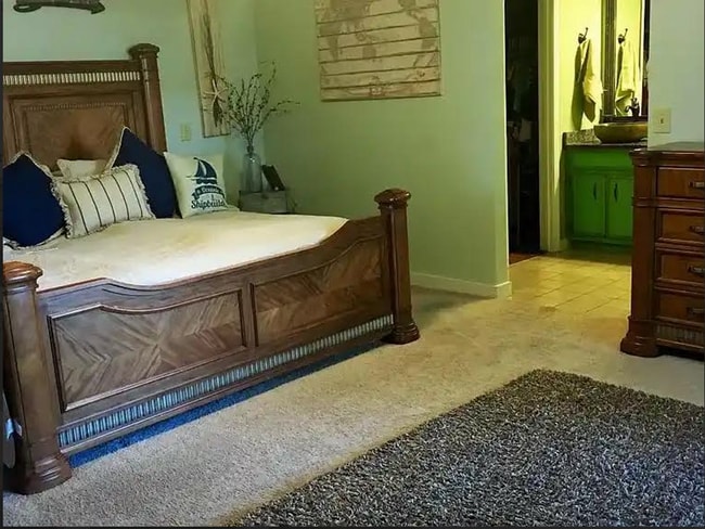 Building Photo - Charming 3 Bed, 2 Bath Home with New Floor...
