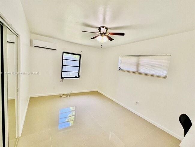 Building Photo - 13935 NE 16th Ct