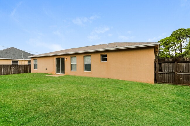 Building Photo - 1302 SW Amboy Ave