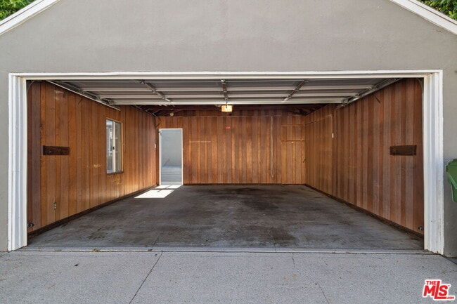 Building Photo - 4460 Stansbury Ave