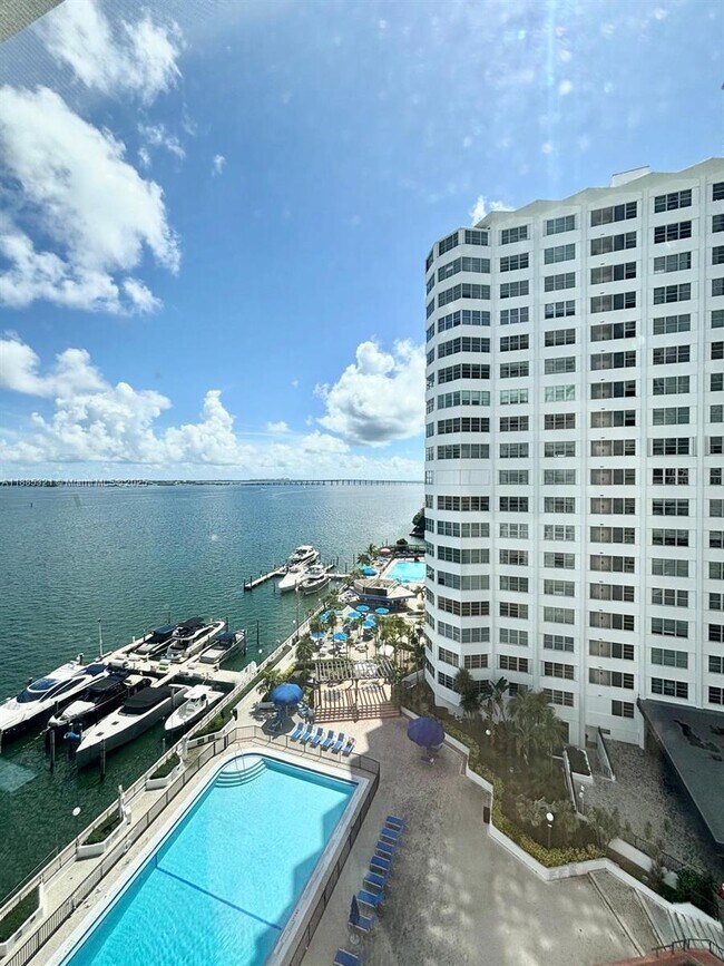 Building Photo - 801 Brickell Bay Dr