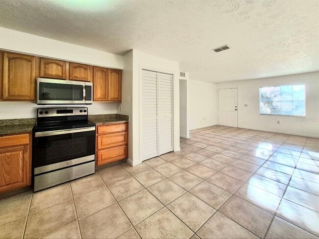 Building Photo - 1702 E Mulberry Dr