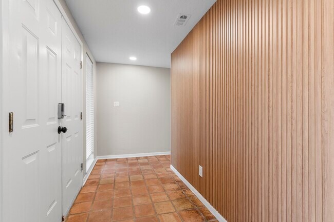 Building Photo - 14007 Overbrook Ln