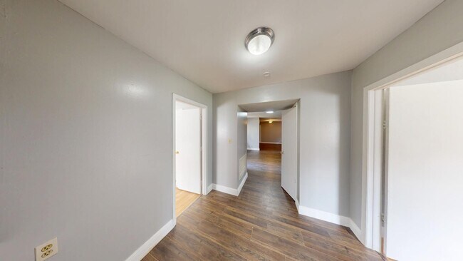 Building Photo - 3BR/1BA HOUSE - Riverview Area  ** QUICK M...