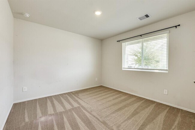 Building Photo - 307 N Richland Dr