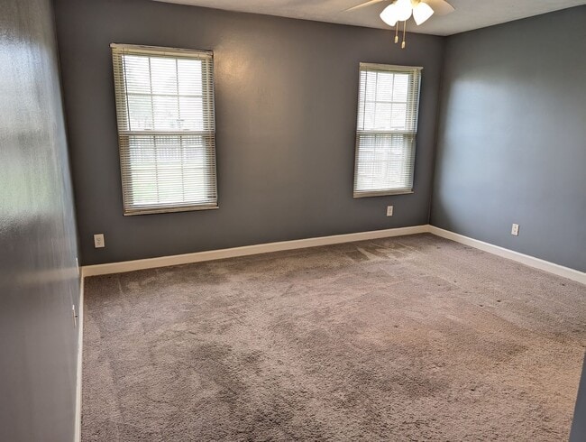 Building Photo - AVAILABLE 1/1/2026- 3 Bedroom / 2 Full Bath Home in Englewood!