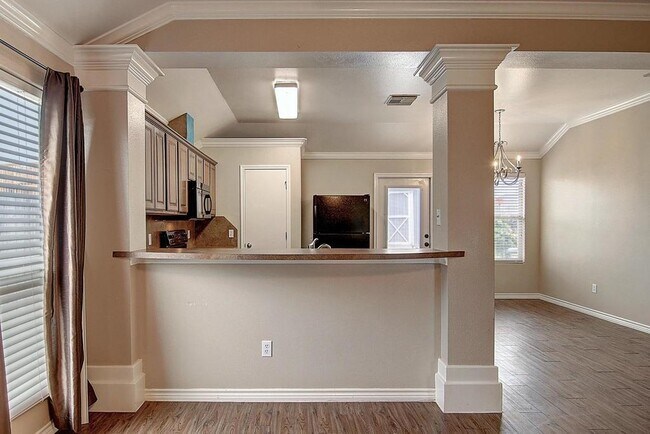 Building Photo - 2409 Gold Star Dr