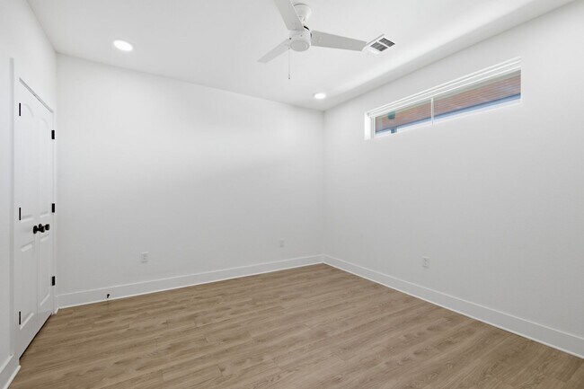 Building Photo - 4704 Sunset Trail